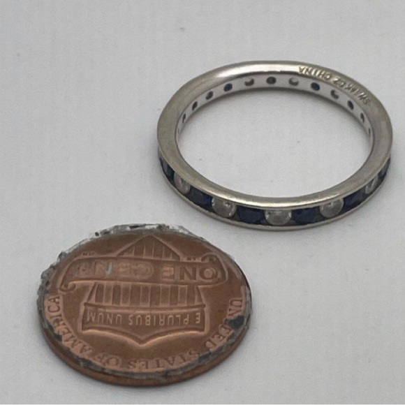 14K White Gold ring with Blue Sapphire and Cubic Zirconia - Picture 2 of 7